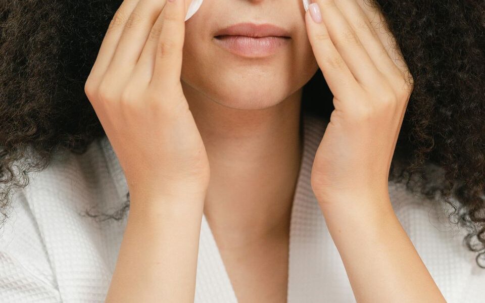 Секреты молодости: как выспаться и другие простые лайфхаки для сияющей кожи