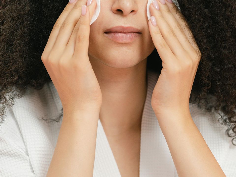 Секреты молодости: как выспаться и другие простые лайфхаки для сияющей кожи