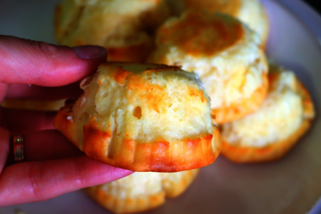 Сырники из творога в духовке: нежный вкус без жарки