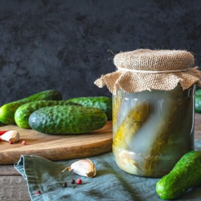 Что делать, если соленые огурцы пересолились: секреты опытных хозяек