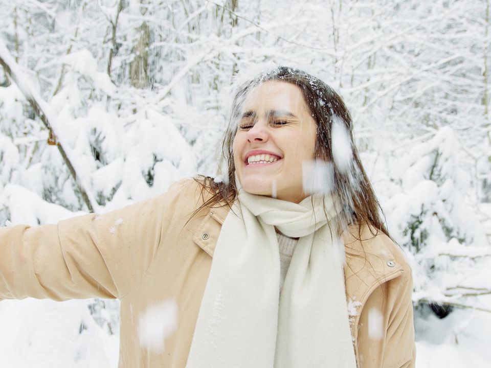 Зимний уход за волосами: секреты красоты от звезд