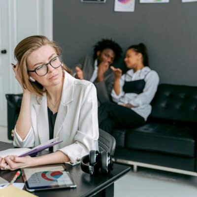 Как распознать ненадежных людей: советы психолога для женщин