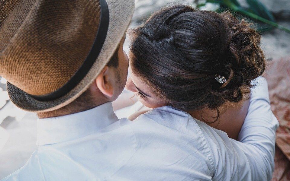 Почему недоступные мужчины кажутся нам такими желанными: научное объяснение