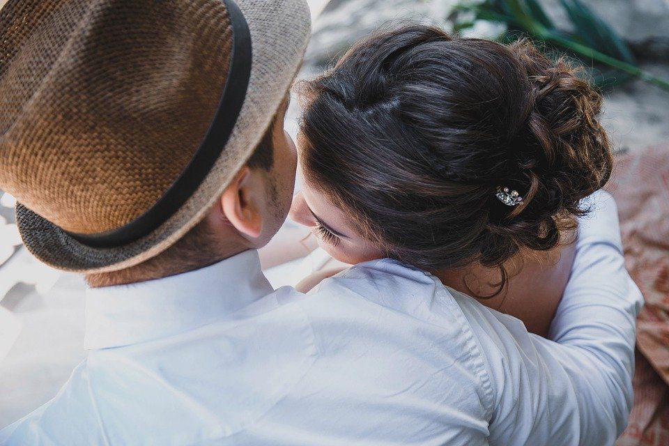 Почему недоступные мужчины кажутся нам такими желанными: научное объяснение