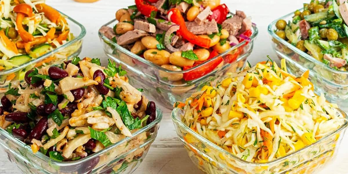 Легкие и вкусные салаты без майонеза: идеальные рецепты для праздничного стола