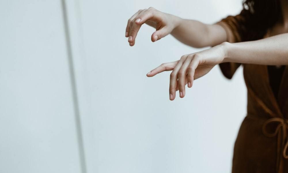 Секреты звезд: как избавиться от сухости кожи рук и сделать ее бархатистой