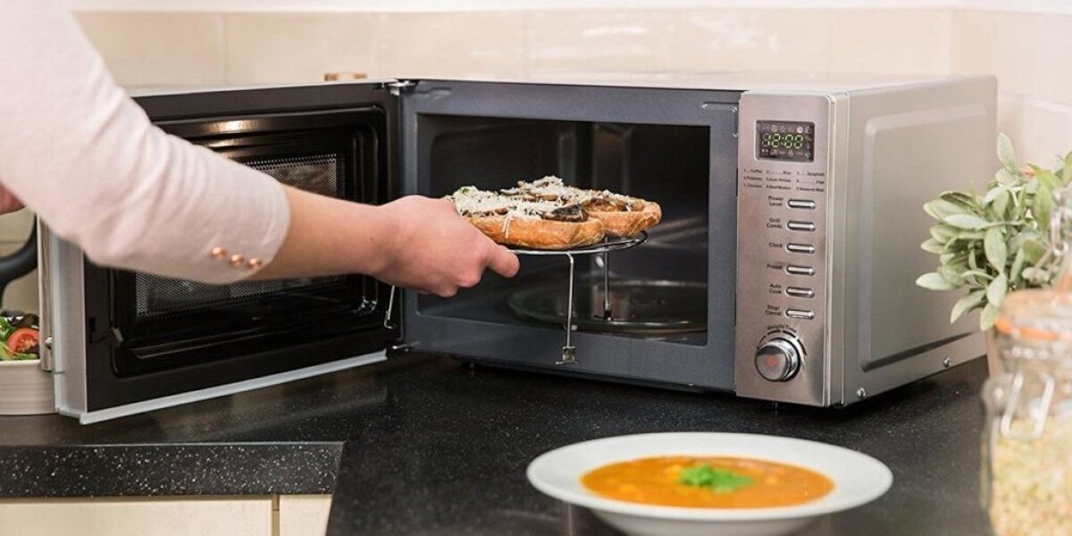 Лайфхак для дома: зачем оставлять дверцу микроволновки открытой и почему это важно знать каждой хозяйке