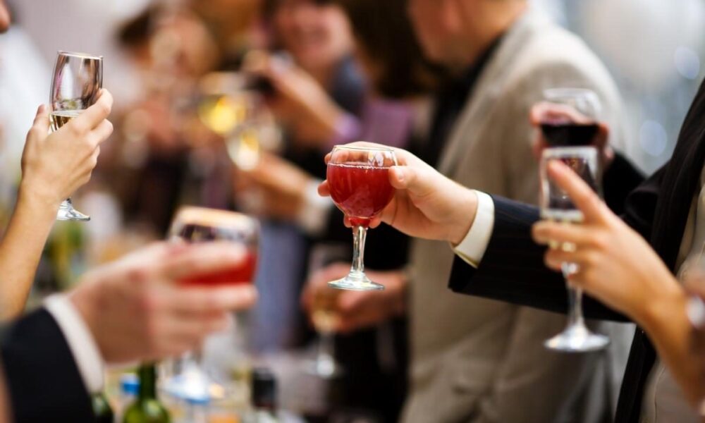 Идеальные закуски к напиткам: как насладиться вечером без последствий