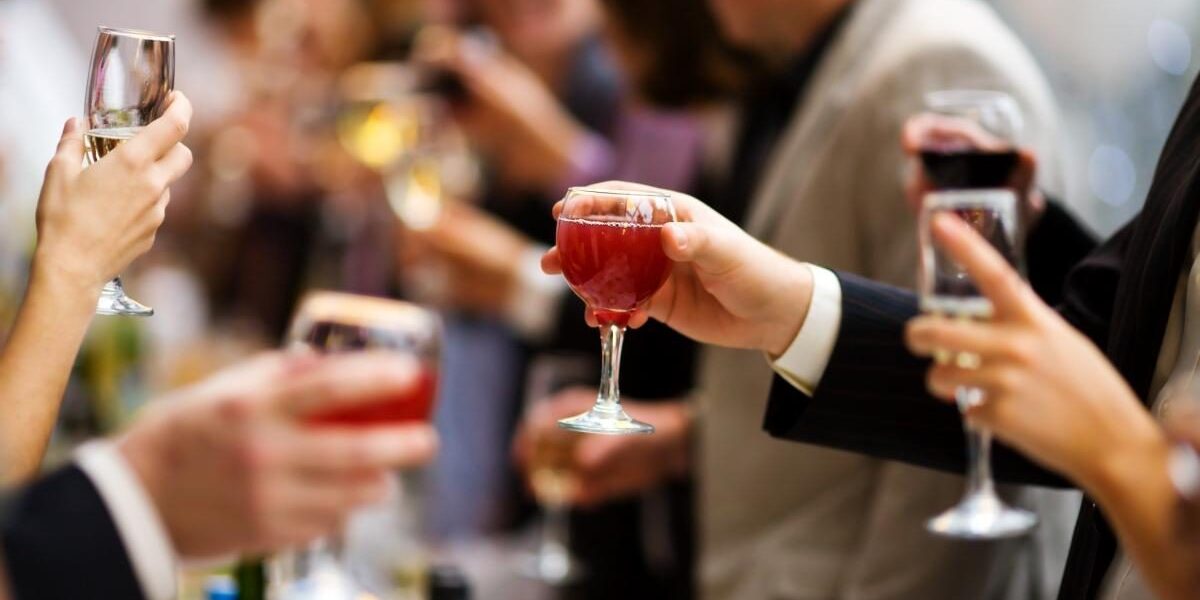 Идеальные закуски к напиткам: как насладиться вечером без последствий