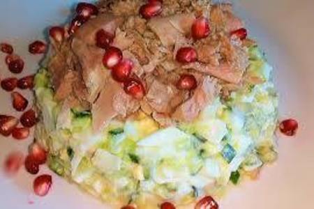 Легкие и быстрые салаты с рыбными консервами: рецепты для всей семьи