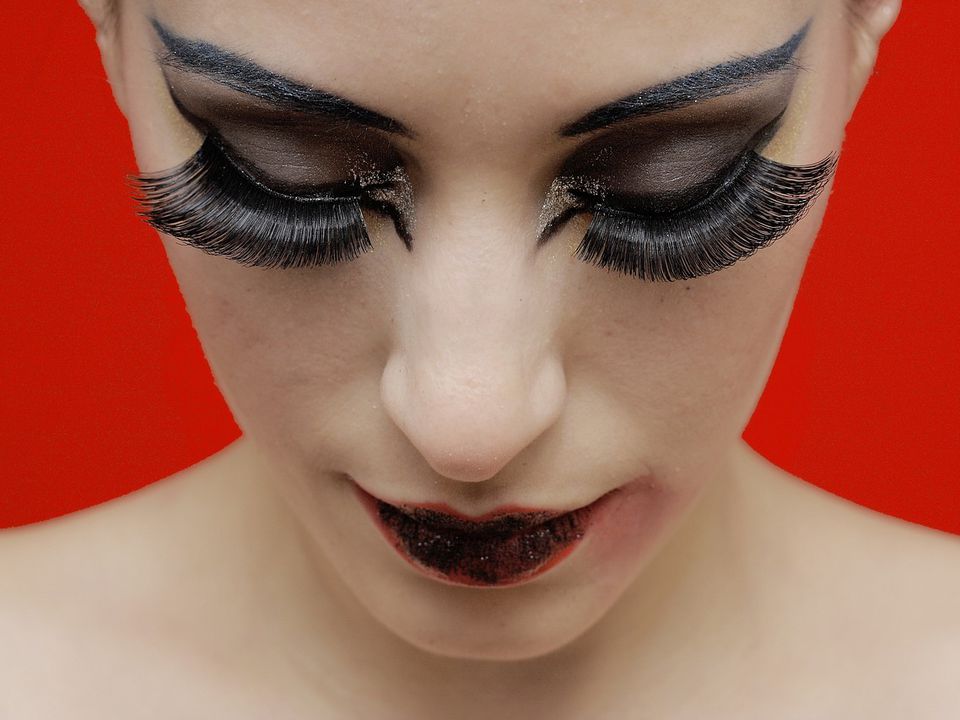 Когда наращивание ресниц — не лучшая идея: 5 причин задуматься