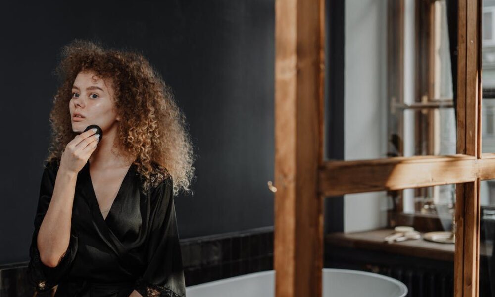 Секреты молодости: какие ингредиенты искать в антивозрастном креме