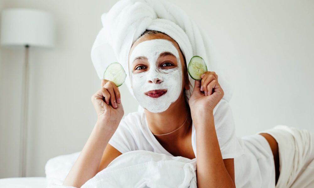 Секреты молодости: как замедлить старение кожи по методам звезд