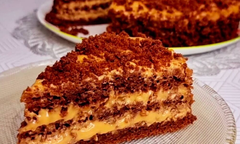 Сочный торт "Три Склянки" на кефире: простой рецепт без миксера и весов