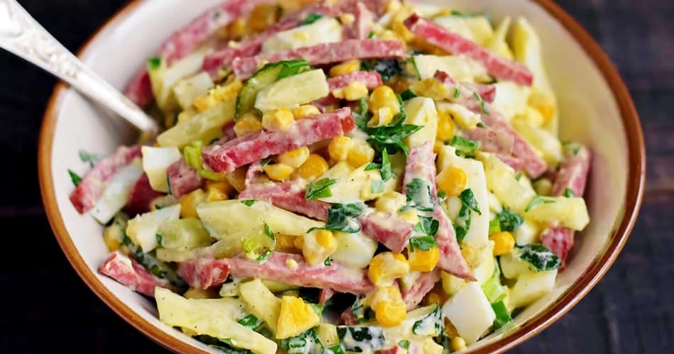 Готовим много и экономно: салат из доступных продуктов, которые всегда под рукой