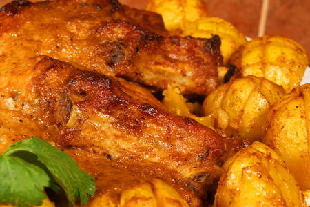 Нежное мясо с соусом: простой рецепт для ужина