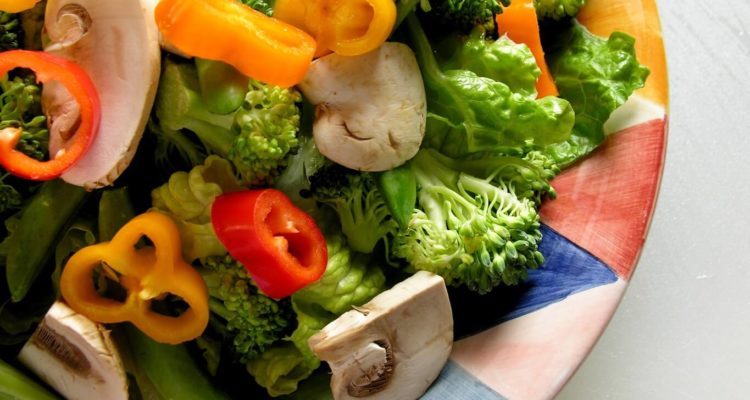 Можно ли есть на ночь: развеиваем мифы и находим пользу для женского здоровья