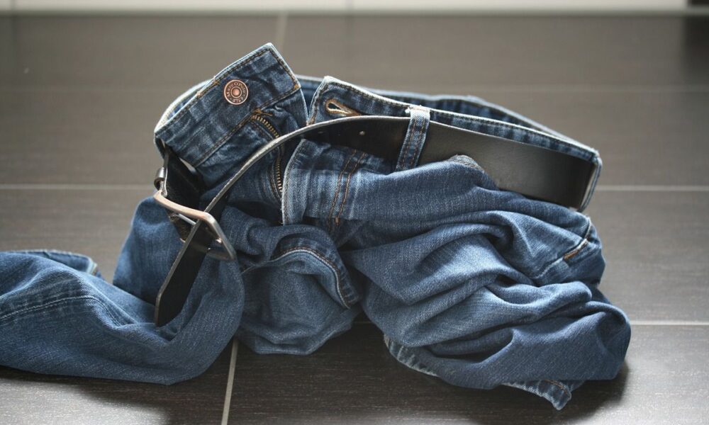 Как выбрать идеальные джинсы: модные ошибки и секреты безупречной посадки