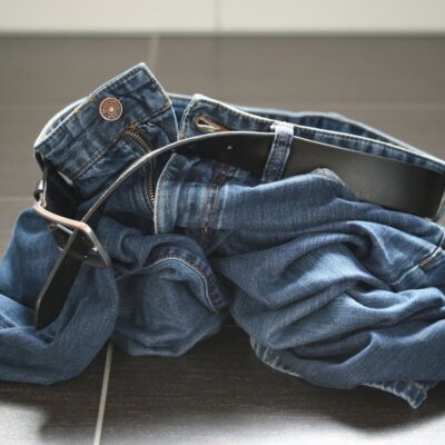 Как выбрать идеальные джинсы: модные ошибки и секреты безупречной посадки