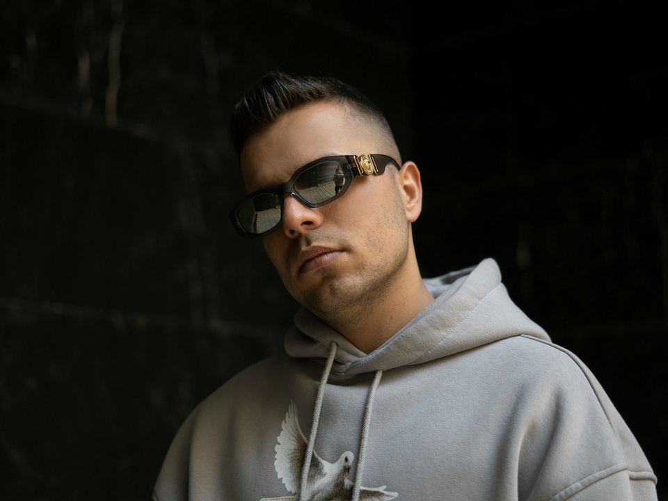 Как распознать нарциссическую личность и построить здоровые отношения