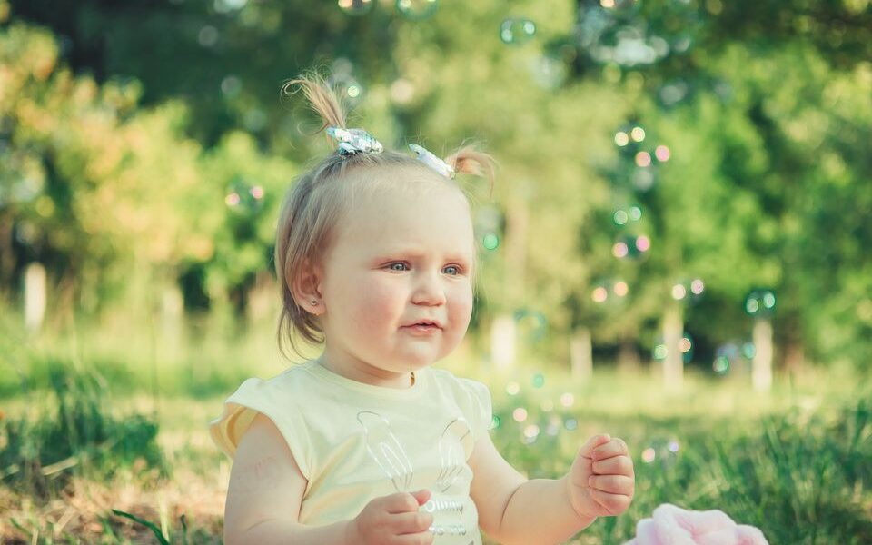 Летний отдых с детьми: как уберечь малыша от надоедливых насекомых