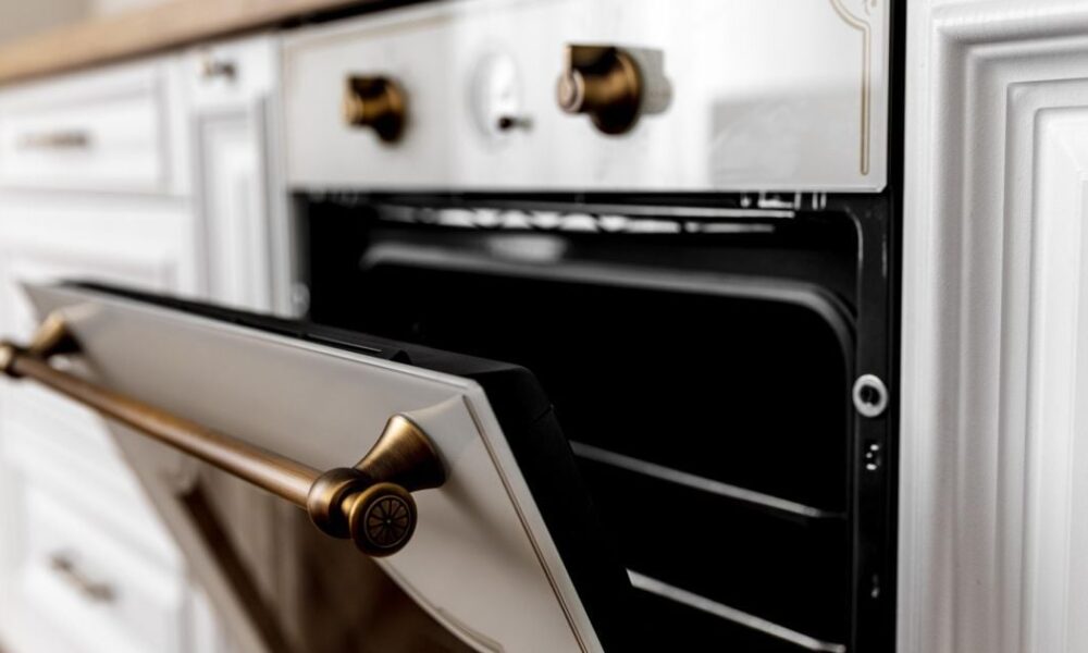 Легкая чистка духовки: 3 проверенных способа избавиться от жира и нагара