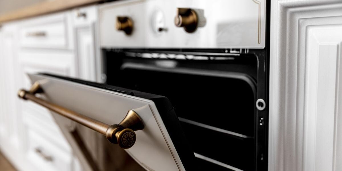 Легкая чистка духовки: 3 проверенных способа избавиться от жира и нагара