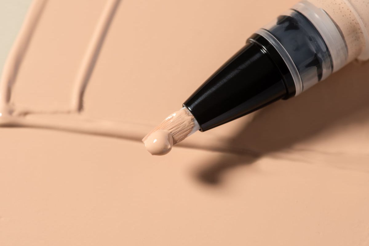 Лайфхаки с консилером: неочевидные приемы для идеального образа