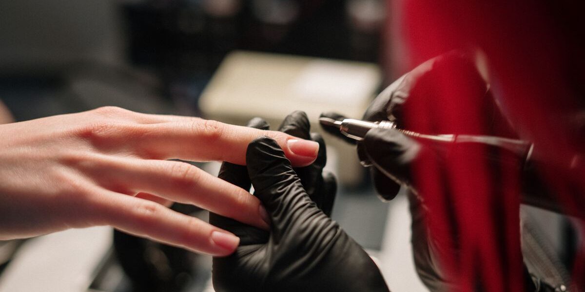 Почему стоит снять гель-лак через 3 недели: советы экспертов