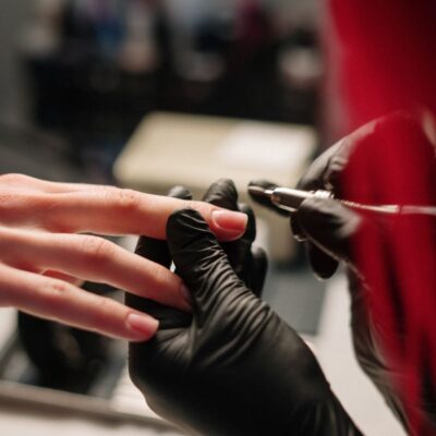 Почему стоит снять гель-лак через 3 недели: советы экспертов