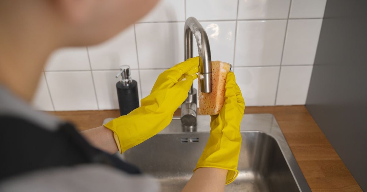 Простое средство от надоедливой проблемы: зубная паста и уксус решат всё