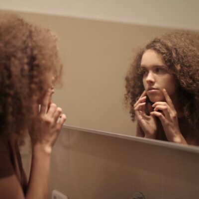 Секреты чистой кожи: как звезды избавляются от черных точек