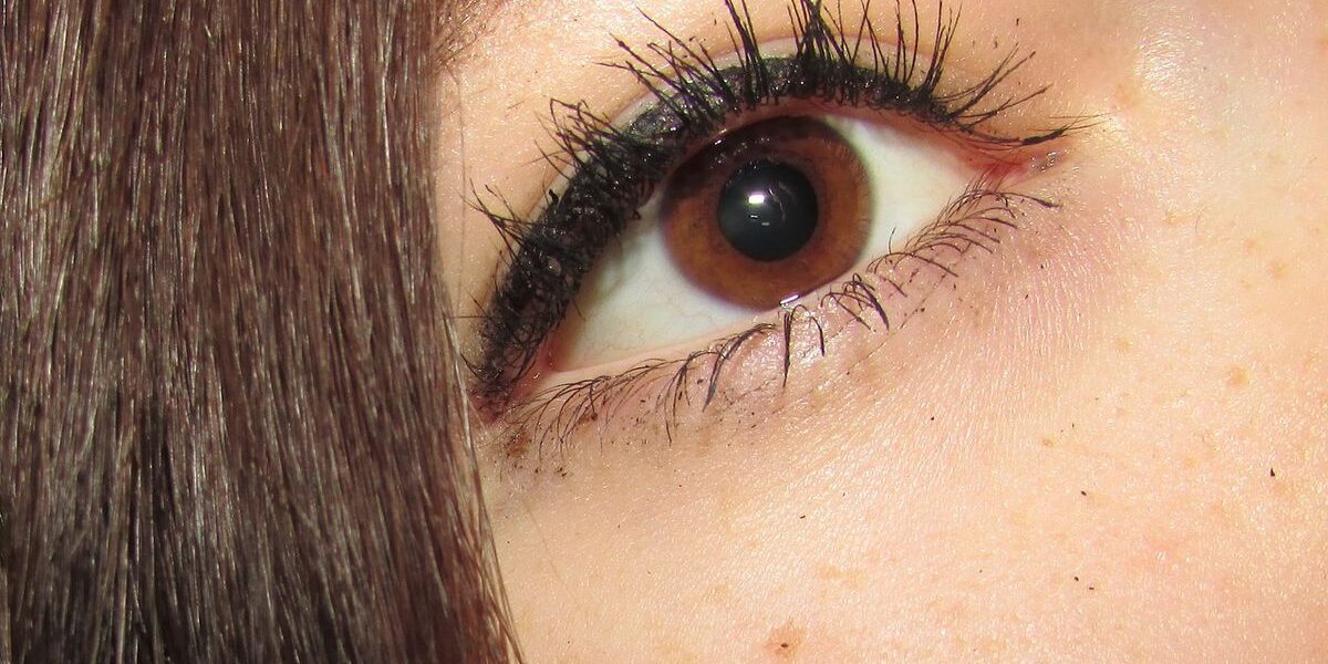 Секреты макияжа: как сделать взгляд выразительным и отдохнувшим