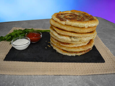 Сочные мясные лепешки с ароматной зеленью: простой рецепт для всей семьи