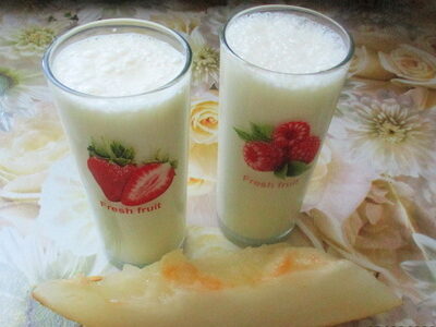 Летний дынный коктейль: освежающий рецепт для жаркого дня