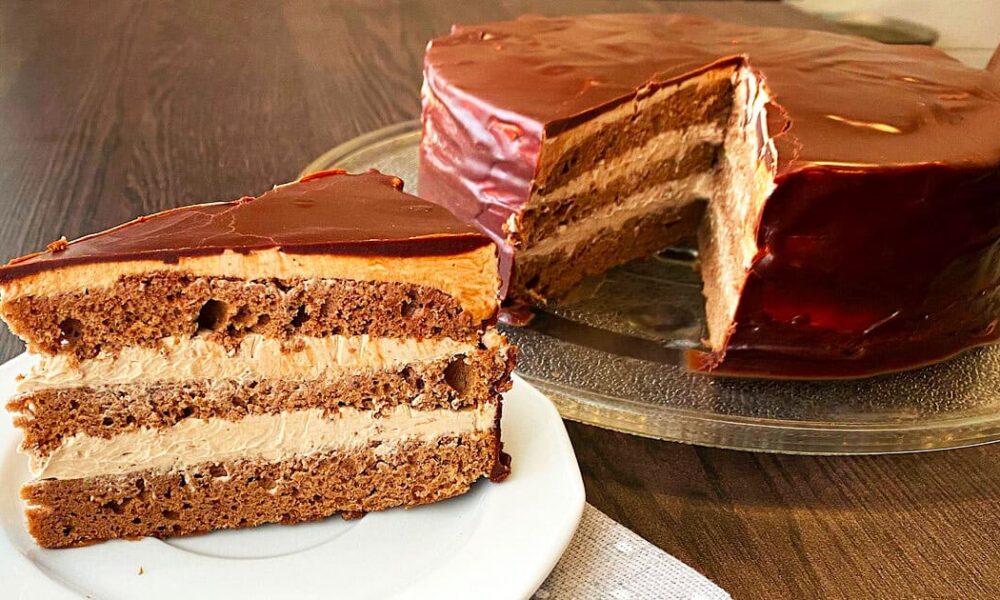 Простой рецепт торта «Прага»: любимый десерт мужа, который легко приготовить