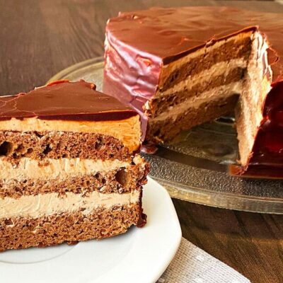 Простой рецепт торта «Прага»: любимый десерт мужа, который легко приготовить