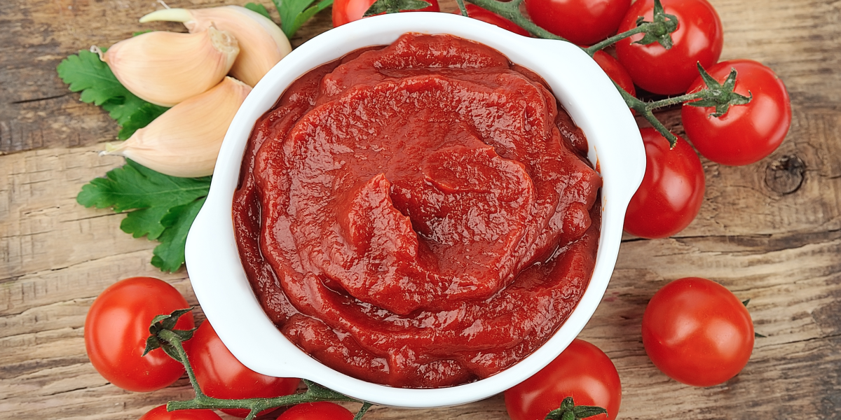 Секреты кулинарии: почему обжарка томатной пасты изменит вкус ваших блюд