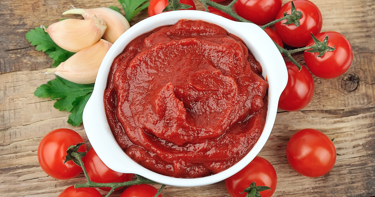 Секреты кулинарии: почему обжарка томатной пасты изменит вкус ваших блюд