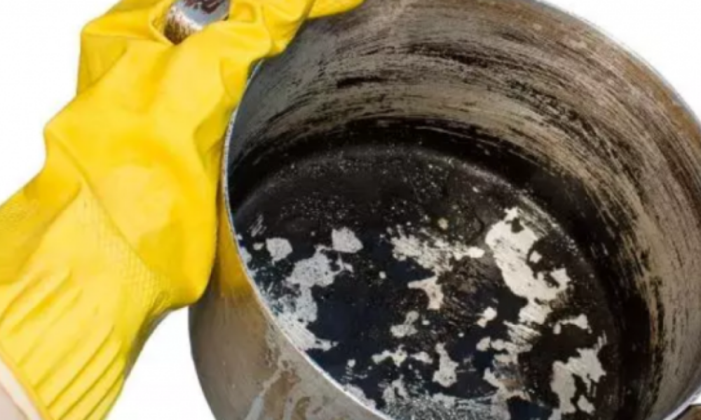 Лайфхак для дома: как легко очистить посуду от грязи и жира с помощью подручного средства