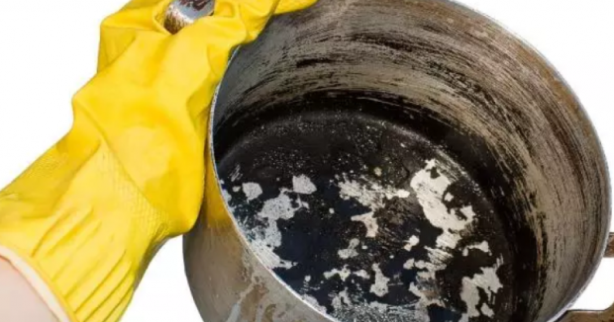 Лайфхак для дома: как легко очистить посуду от грязи и жира с помощью подручного средства