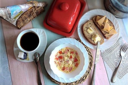 Быстрый завтрак: омлет в кружке за 5 минут