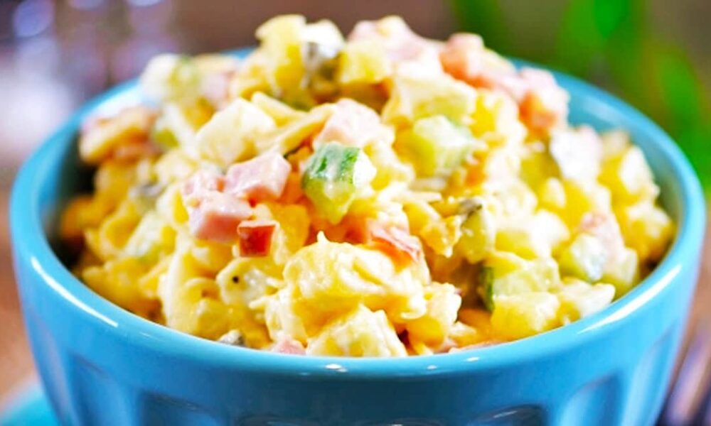 Секреты идеального салата: чего не стоит добавлять в "Оливье"