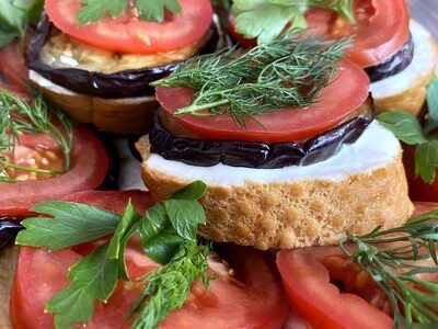 Летние закуски: баклажаны и помидоры – простые рецепты для всей семьи