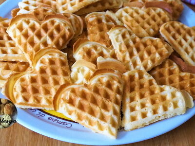 Легкие и воздушные вафли на сметане: простой рецепт для домашней электровафельницы