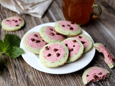 Сочные арбузные печенья: простой и вкусный рецепт для всей семьи