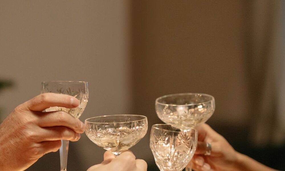 Как застолье сделать добрым: приметы и психология для женского счастья