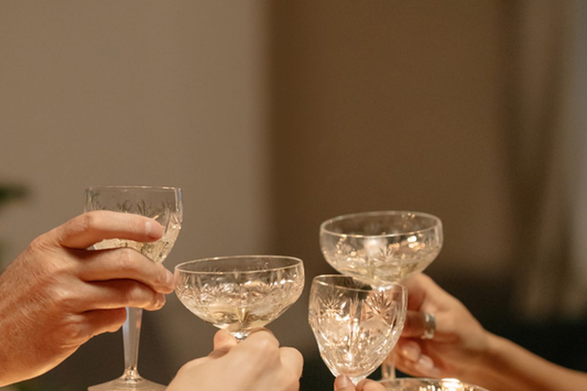 Как застолье сделать добрым: приметы и психология для женского счастья