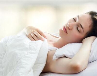Говорите во сне? Возможные причины и связь с женским здоровьем