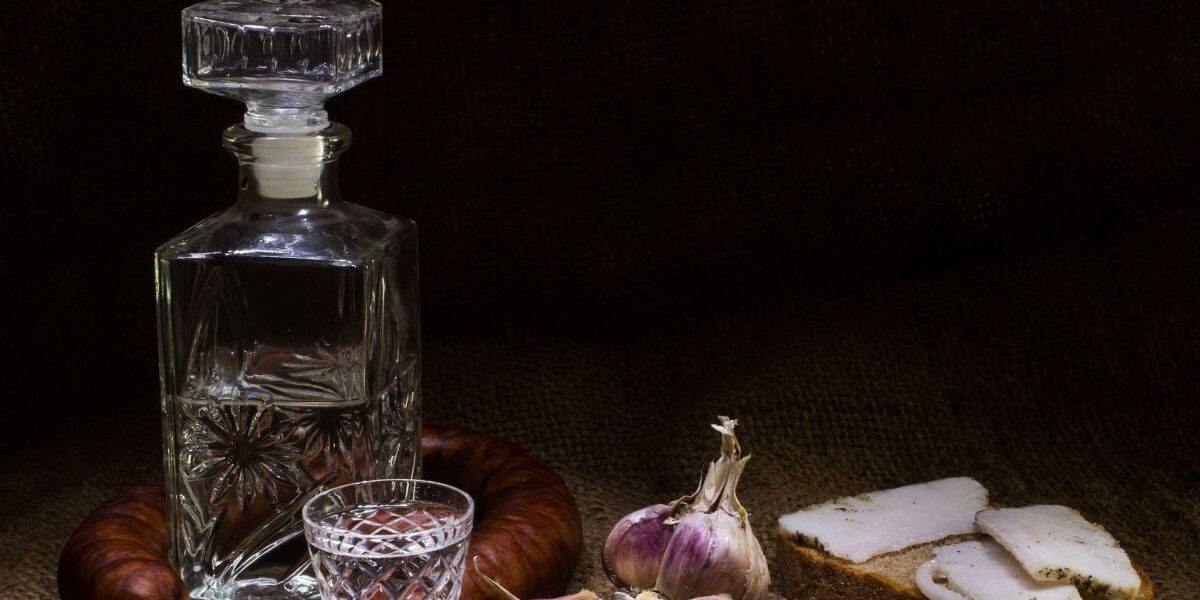 С чем нельзя пить водку: правила, которые сохранят ваше здоровье